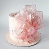 Торт "Пудровый" с карамельными лепестками