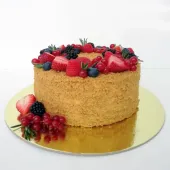 Торт "Медовик" с ягодами