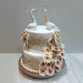 Свадебный торт "Белые павлины"