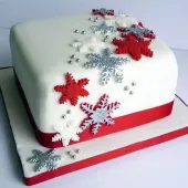 Новогодний торт со снежинками
