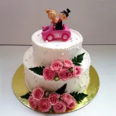 Свадебный торт кремовый с живыми розами