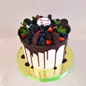 Торт ягодный "С днем рождения!"