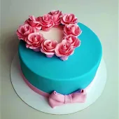 Торт голубой с розочками